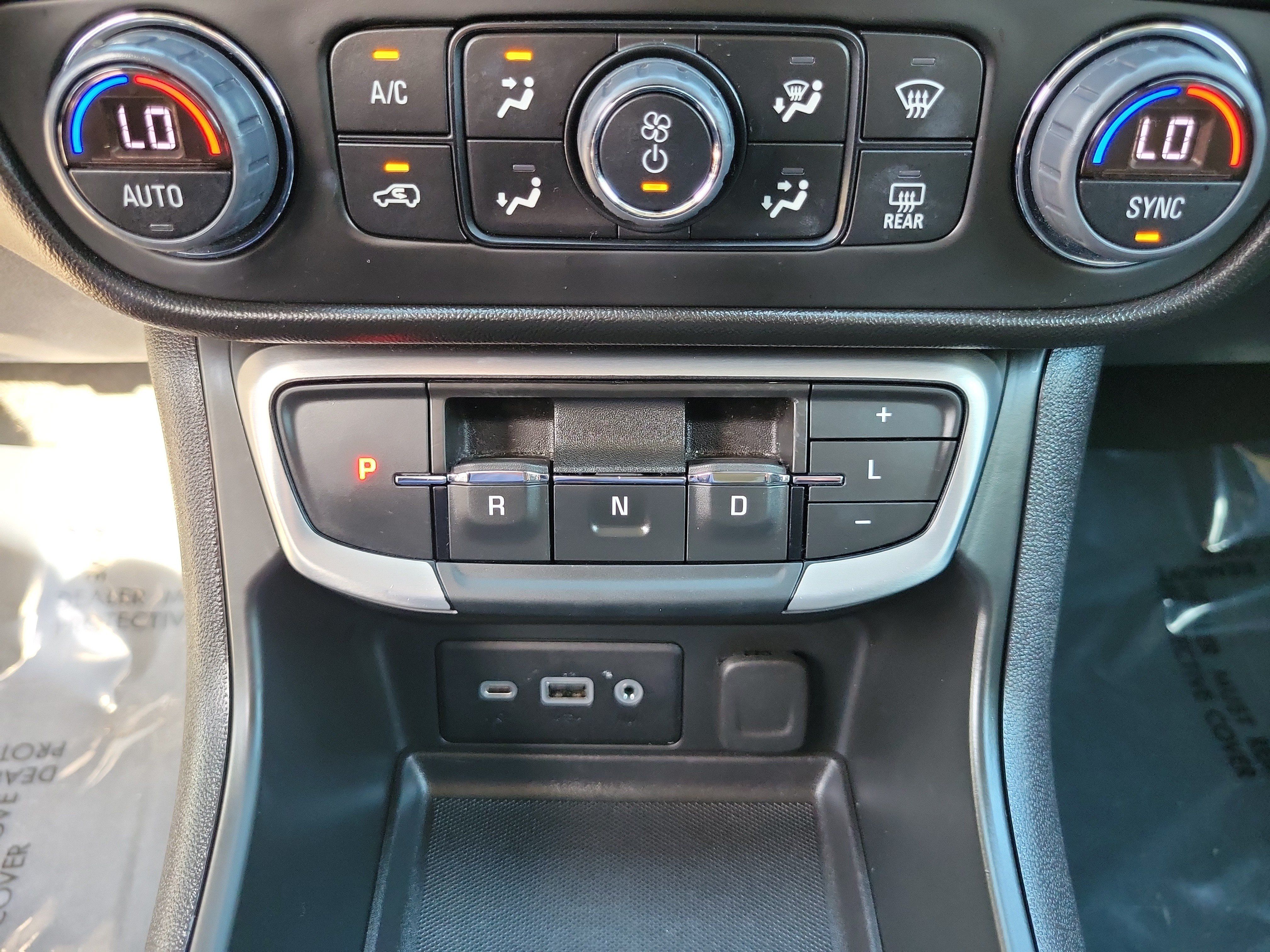 Used 2024 GMC Terrain SLE w/ Driver Convenience Package FWD image 19