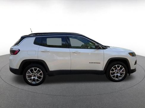 Used 2025 Jeep Compass Limited image 16
