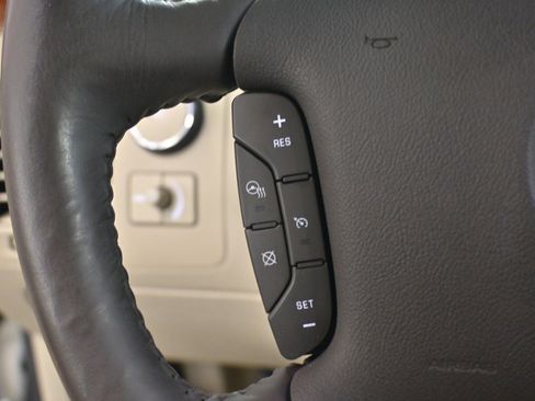 Used 2007 Cadillac DTS Luxury I w/ Trunk Convenience Package image 17