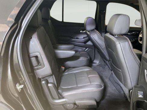 Certified 2023 Chevrolet Traverse RS FWD image 35