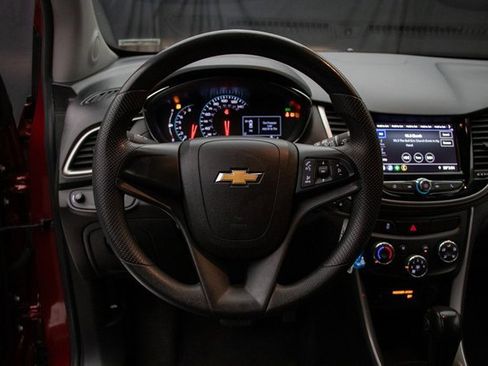 Used 2021 Chevrolet Trax LS image 24