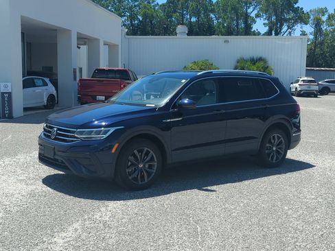 Used 2023 Volkswagen Tiguan SE FWD image 2