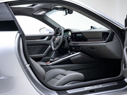 Used 2021 Porsche 911 Turbo S image 32