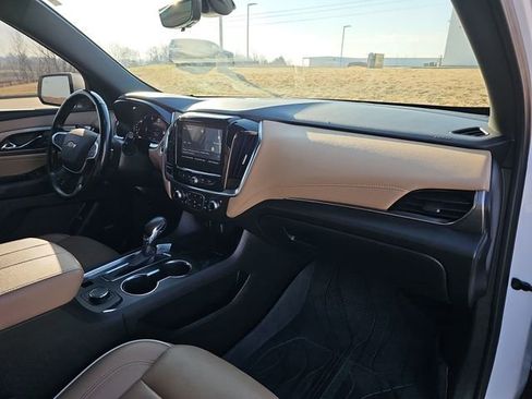 Used 2023 Chevrolet Traverse Premier image 30