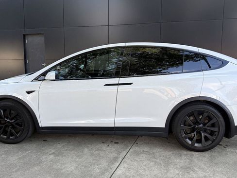 Used 2022 Tesla Model X AWD/4WD image 4