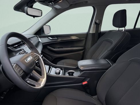 Used 2023 Jeep Grand Cherokee Laredo X AWD/4WD image 14