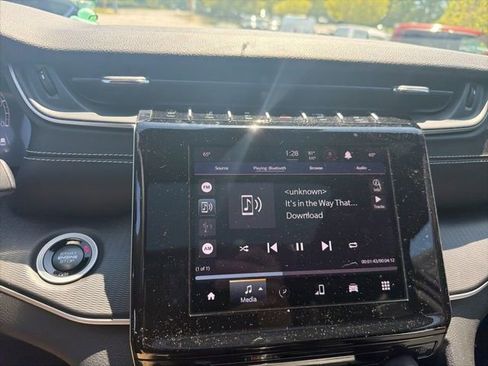 Used 2024 Jeep Grand Cherokee Laredo X image 30