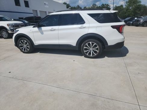 Used 2025 Ford Explorer ST-Line AWD/4WD image 10