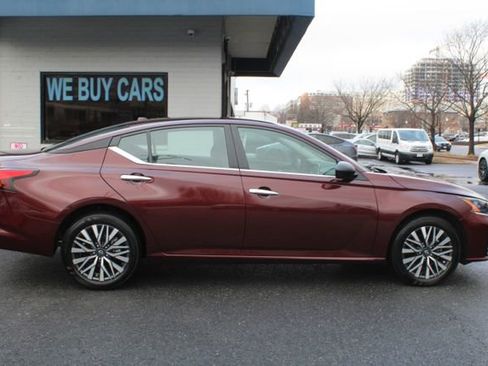 Used 2025 Nissan Altima 2.5 SV image 15