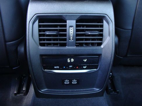 Used 2025 BMW 330i Sedan w/ M Sport Package image 34