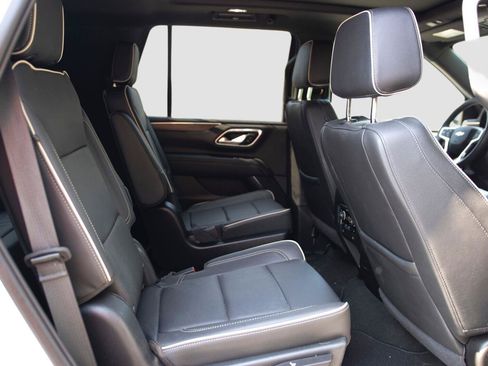 Used 2024 Chevrolet Tahoe Premier AWD/4WD image 17