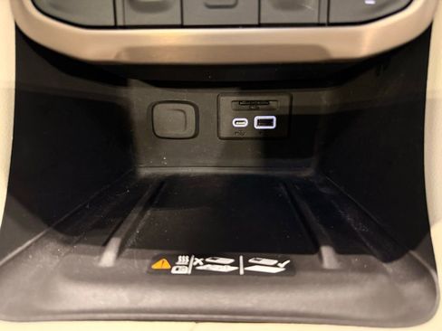 Used 2022 GMC Acadia Denali w/ Denali Ultimate Package image 27