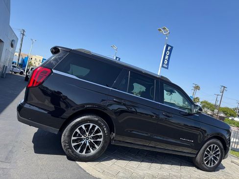 Used 2025 Ford Expedition Platinum image 2