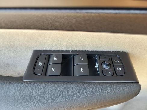 Certified 2025 Volvo XC40 B5 Plus AWD/4WD image 17