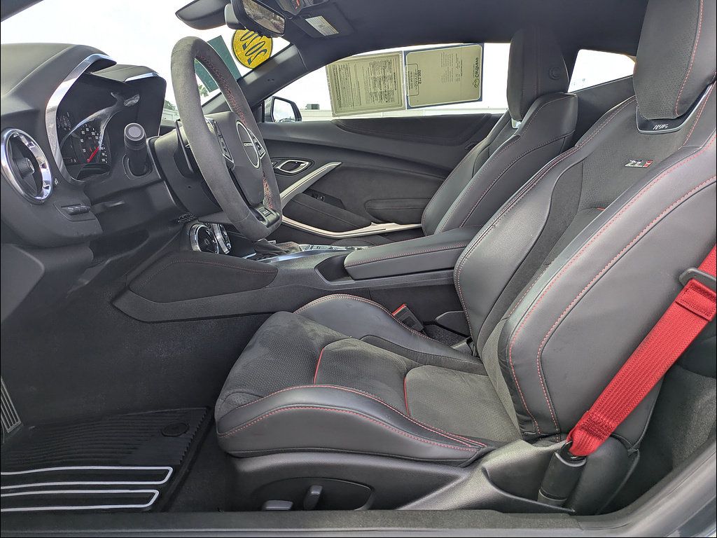 Used 2020 Chevrolet Camaro ZL1 RWD image 19