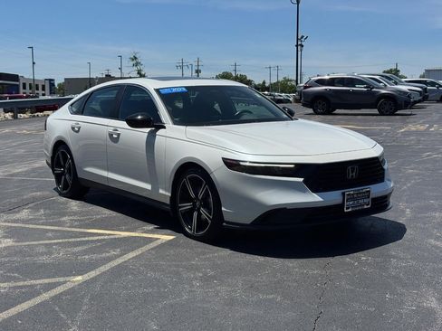 Used 2023 Honda Accord Sport image 2
