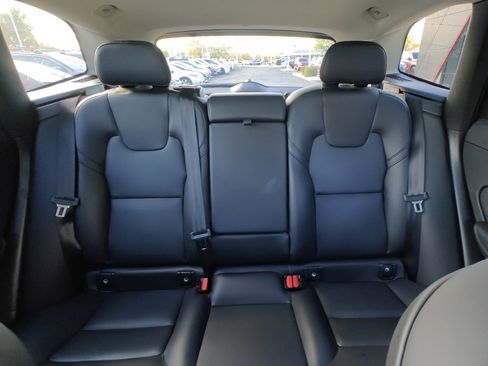 Used 2025 Volvo XC60 B5 Core image 21