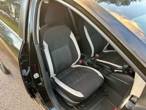 Used 2022 Nissan Versa SV FWD image 15