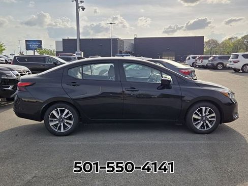 Used 2023 Nissan Versa SV image 3