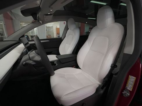 Used 2025 Tesla Model Y Long Range image 11