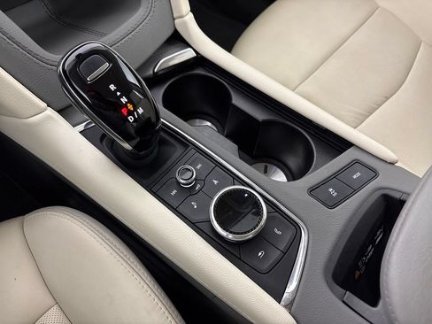 Used 2024 Cadillac XT6 Premium Luxury w/ Technology Package FWD image 21