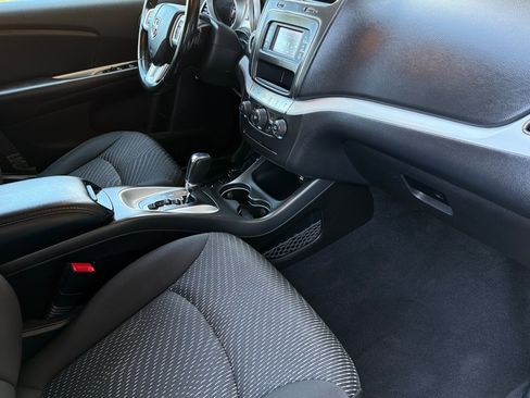Used 2020 Dodge Journey SE w/ SE Popular Equipment Group FWD image 18