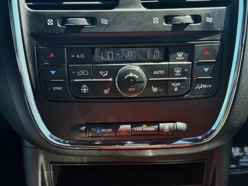 Used 2020 Dodge Grand Caravan GT FWD image 24