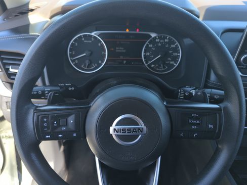 Used 2021 Nissan Rogue S image 9