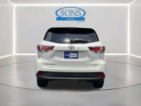 Used 2015 Toyota Highlander XLE FWD image 25