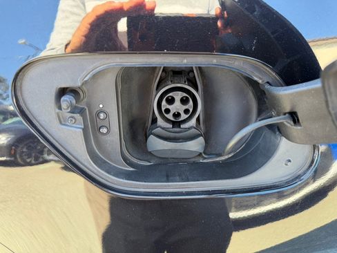 Used 2019 Volkswagen e-Golf SEL Premium image 49