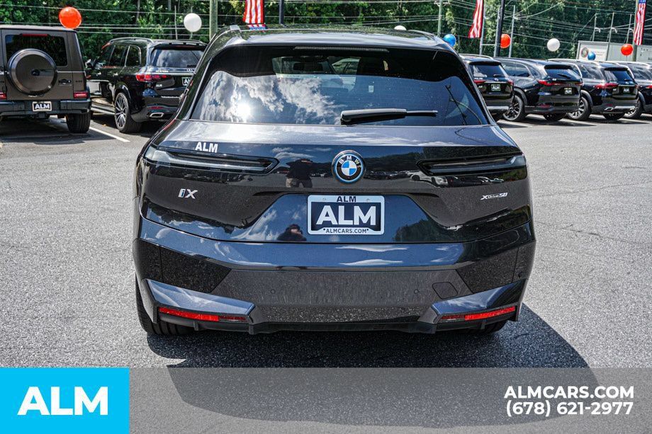 Used 2024 BMW iX xDrive50 w/ Premium Package AWD/4WD image 10