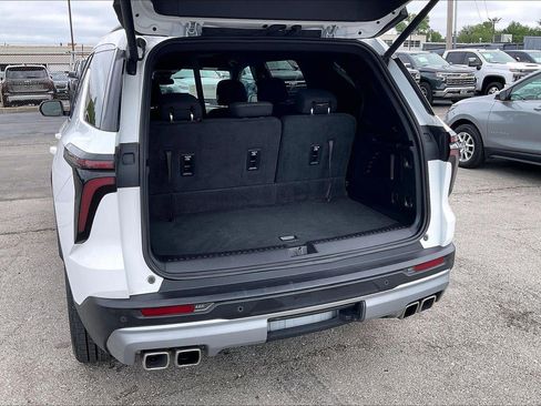 Used 2024 Chevrolet Traverse LT AWD/4WD image 4