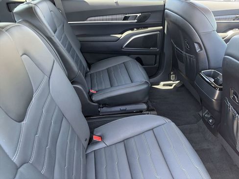 Certified 2025 Kia Telluride SX Prestige AWD/4WD image 12