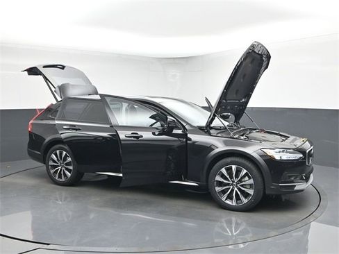 Used 2024 Volvo V90 B6 Cross Country Plus image 53