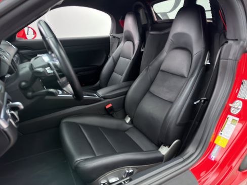 Used 2023 Porsche 718 Boxster S RWD image 3