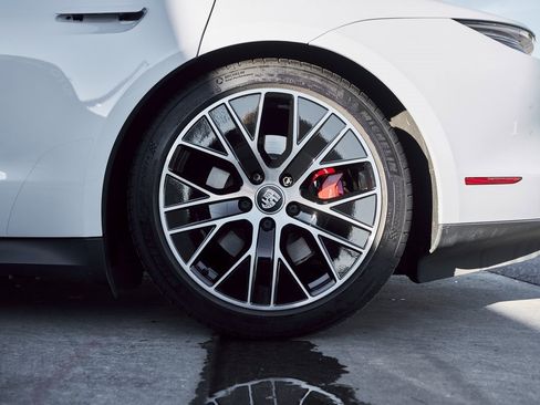 Used 2023 Porsche Taycan 4S w/ Premium Package image 18