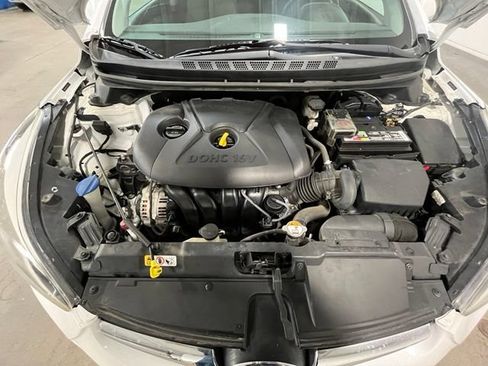Used 2016 Hyundai Elantra SE FWD image 27