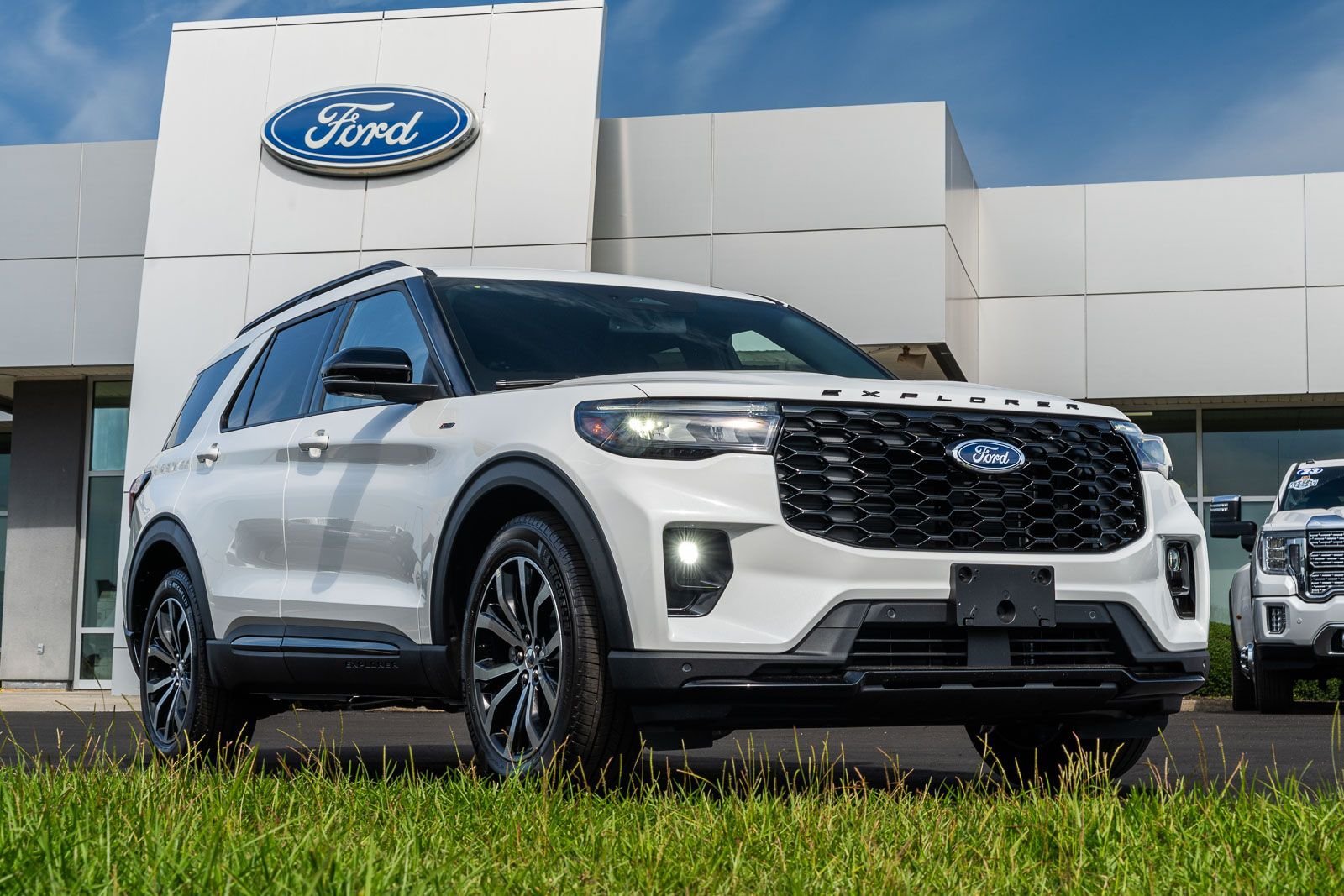 New 2026 Ford Explorer ST-Line w/ Premium Package RWD image 1