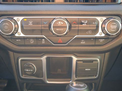 Used 2024 Jeep Wrangler Sport image 30