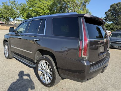 Used 2017 Cadillac Escalade Luxury AWD/4WD image 8