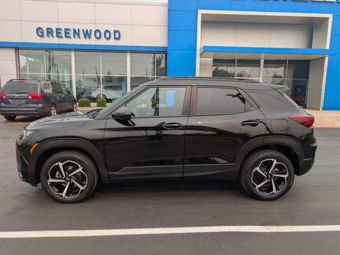 Used 2023 Chevrolet TrailBlazer RS w/ Sun and Liftgate Package AWD/4WD image 2