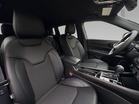 New 2026 Jeep Compass Latitude image 9