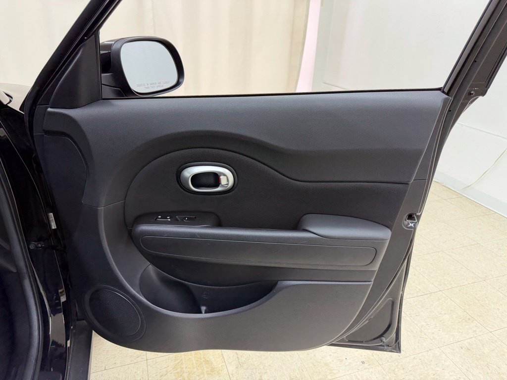 Used 2015 Kia Soul FWD image 9
