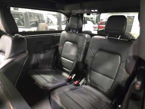 Used 2023 Ford Bronco Badlands w/ Sasquatch Package AWD/4WD image 13