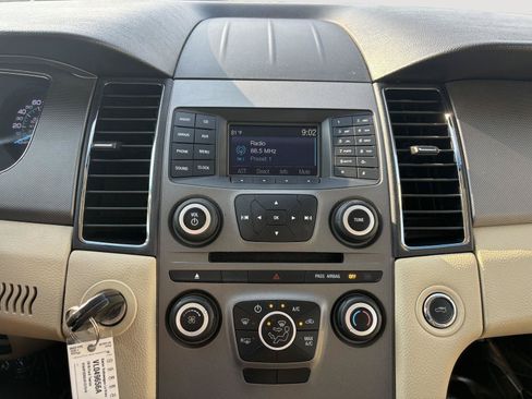 Used 2018 Ford Taurus SE FWD image 18