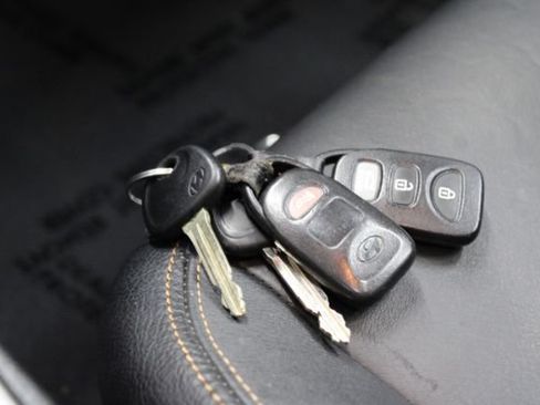 Used 2011 Hyundai Genesis 2.0T RWD image 17