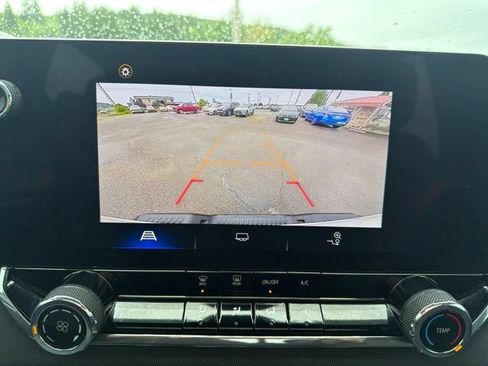 Used 2023 Chevrolet Colorado Z71 w/ Advanced Trailering Package AWD/4WD image 23