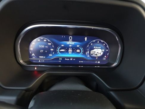 Used 2023 Chevrolet Suburban Premier image 30