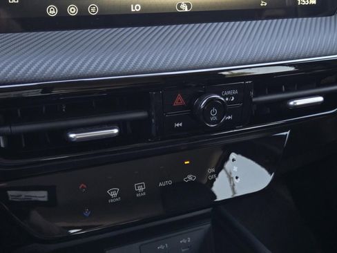 New 2026 Nissan Kicks SR FWD image 19