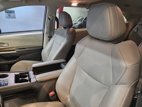 Used 2021 Toyota Sienna XLE image 13
